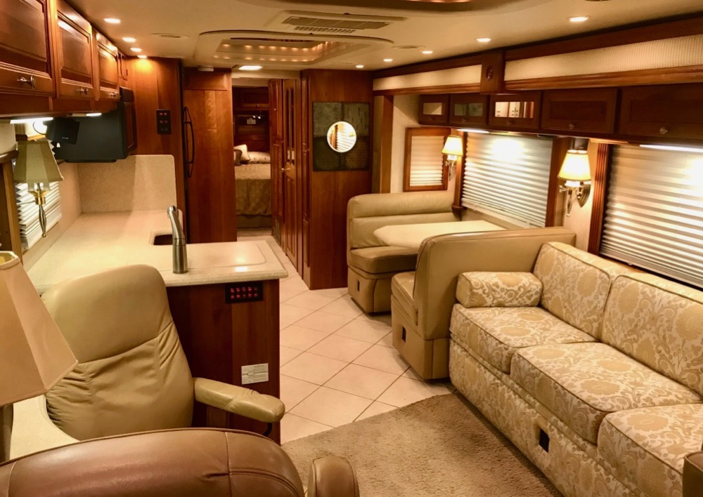 2004 Foretravel U-295 :: Arizona Luxury Coach