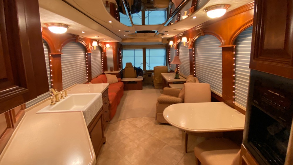 2003 Prevost Country Coach XLII2S :: Arizona Luxury Coach