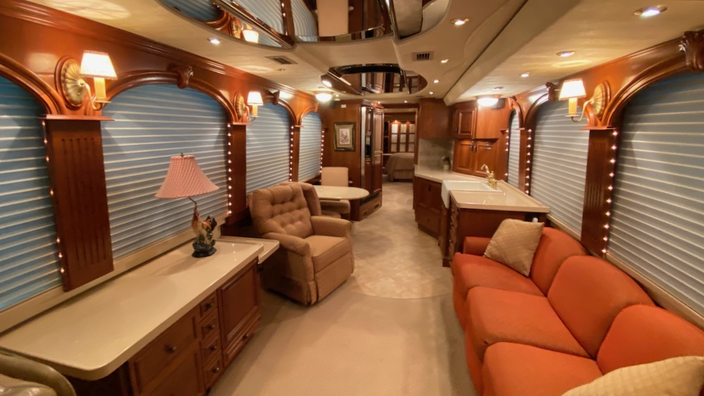 2003 Prevost Country Coach XLII2S :: Arizona Luxury Coach