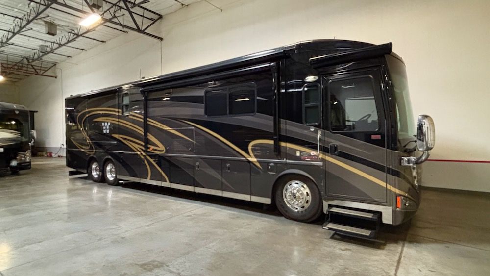 Image Description of "2011 Winnebago Tour 42QD".