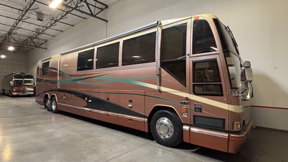 Image Description of "2000 Prevost Marathon H3-45 ".