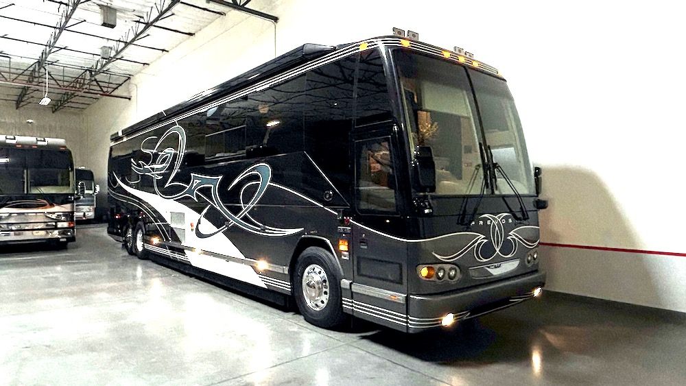 2005 Prevost Featherlite Vantare H3-452S