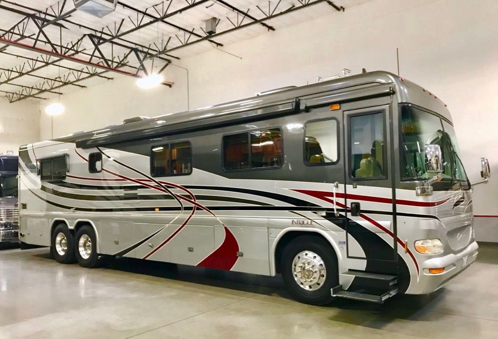 2004 Country Coach Intrigue 42' 2-Slide